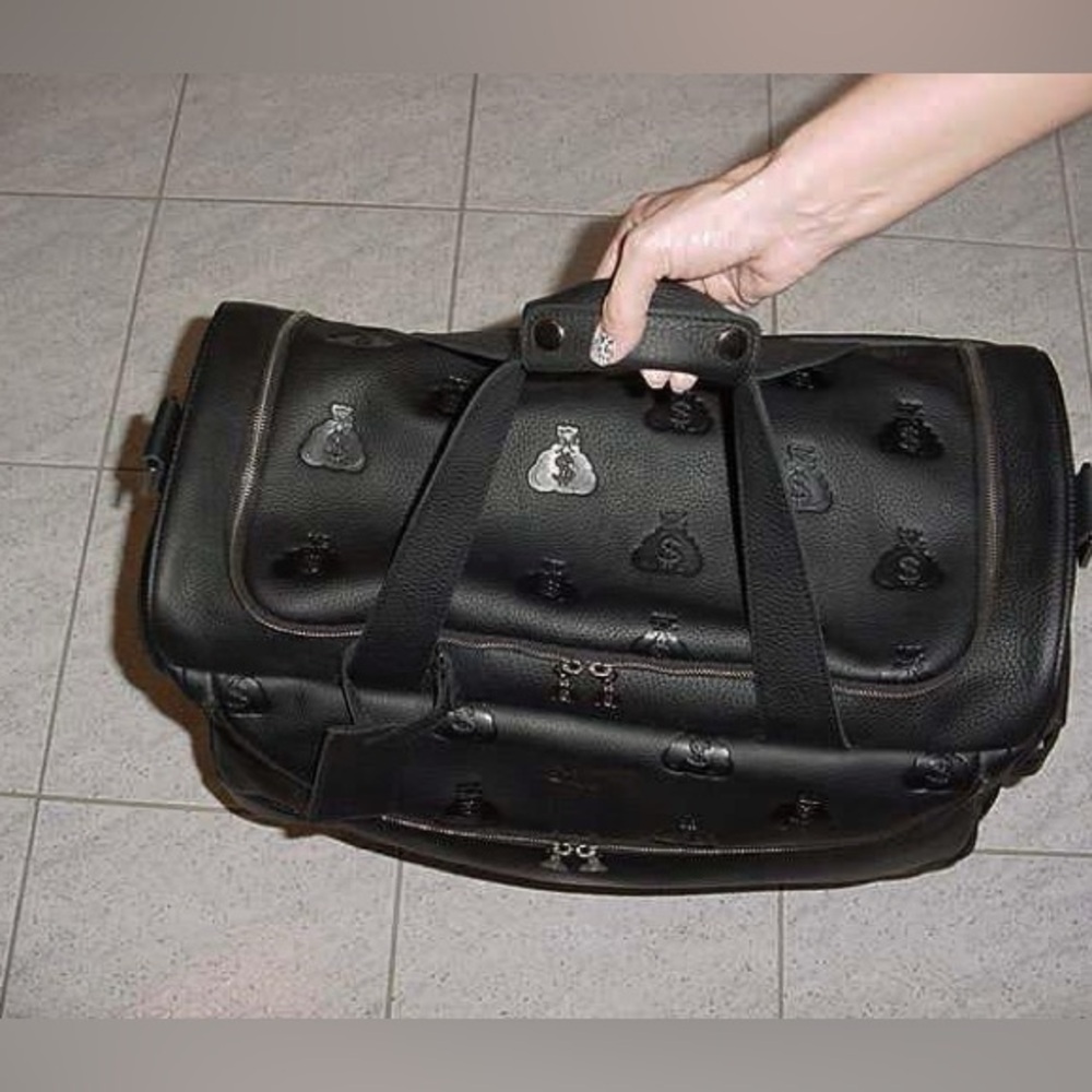 New Old Stock Kiss Gene Simmons BLACK LEATHER Moneybag Duffle Bag - Original Box - Picture 10 of 17
